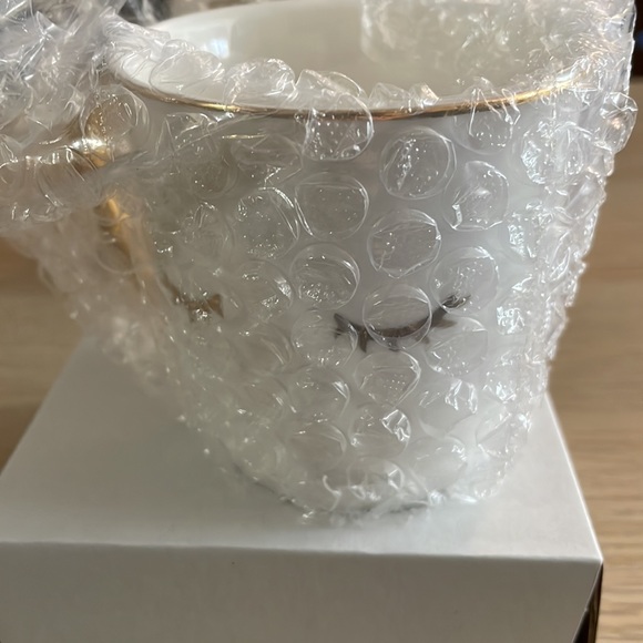 Pinky Up 10oz Holly - White Lash Ceramic Mug - Picture 2 of 2